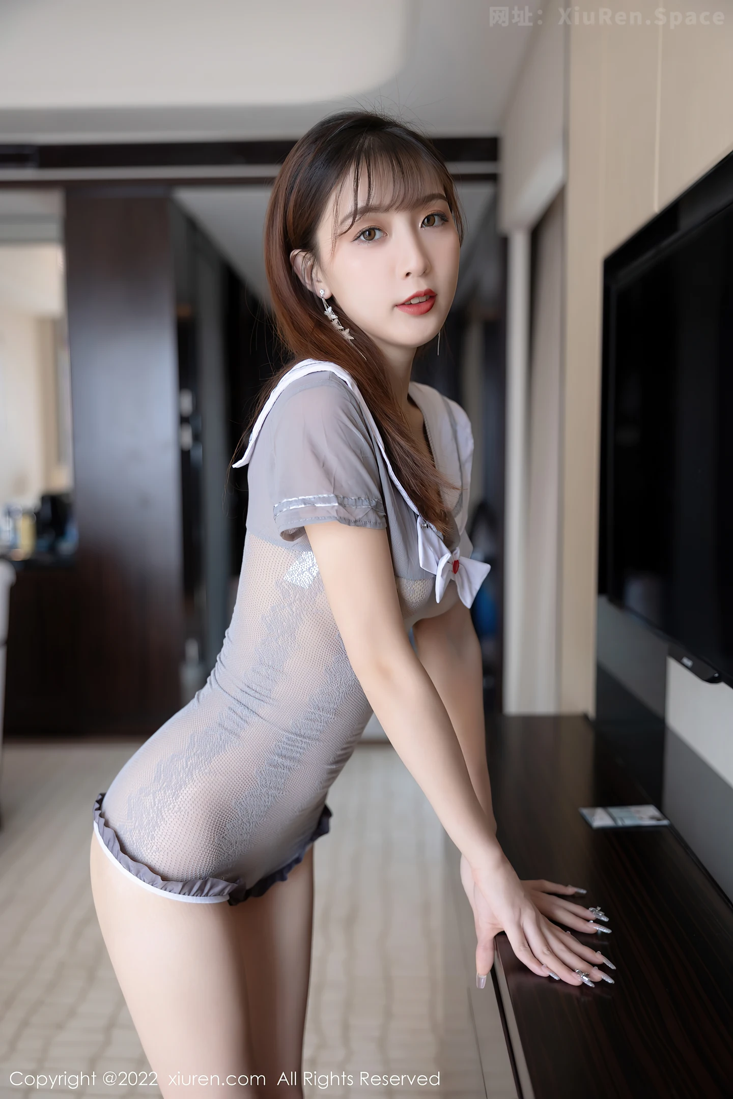 图片[6]-[XiuRen秀人网]VOL.4769 模特林星阑性感薄透浅灰色服饰配灰色丝袜秀苗条身材诱惑写真71P-秀人网官方网站